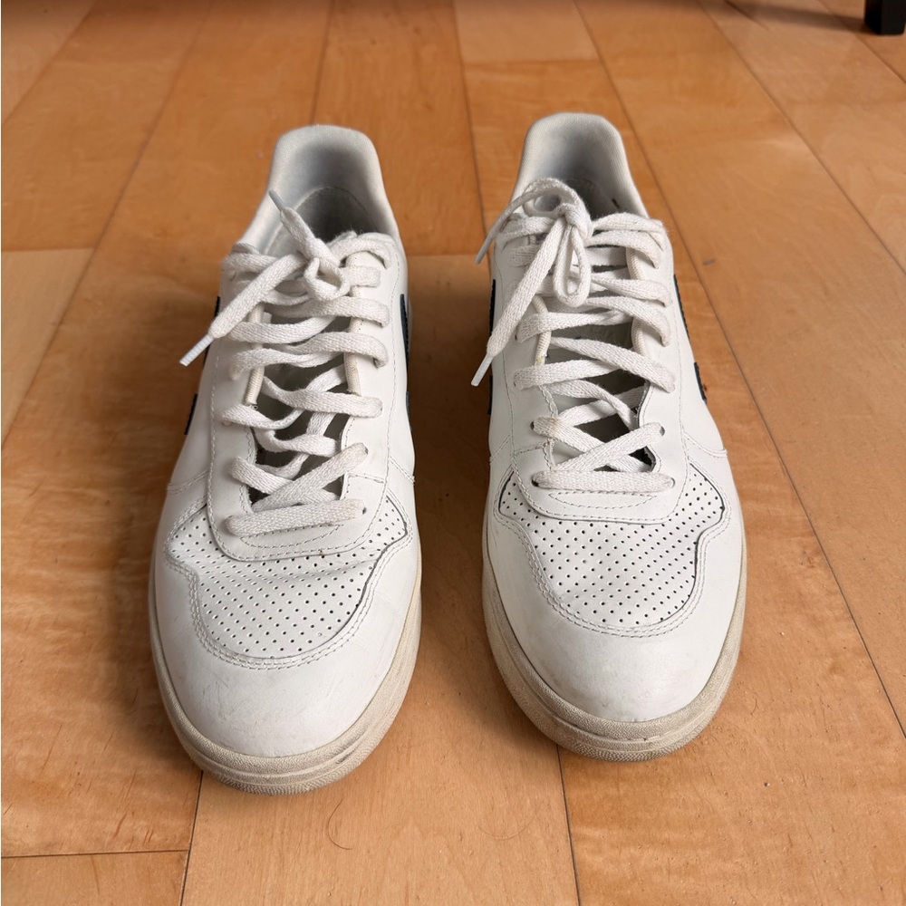 VEJA V-10 Low Top Sneaker
